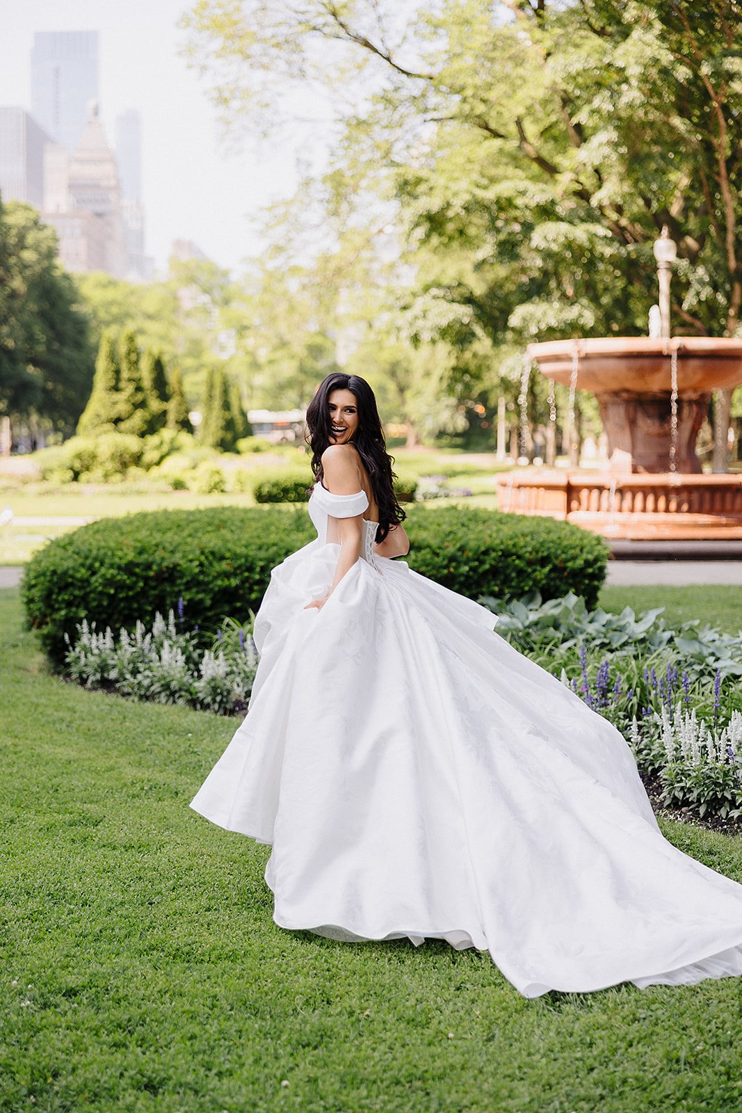Glam Atelier bride, Chicago fountain